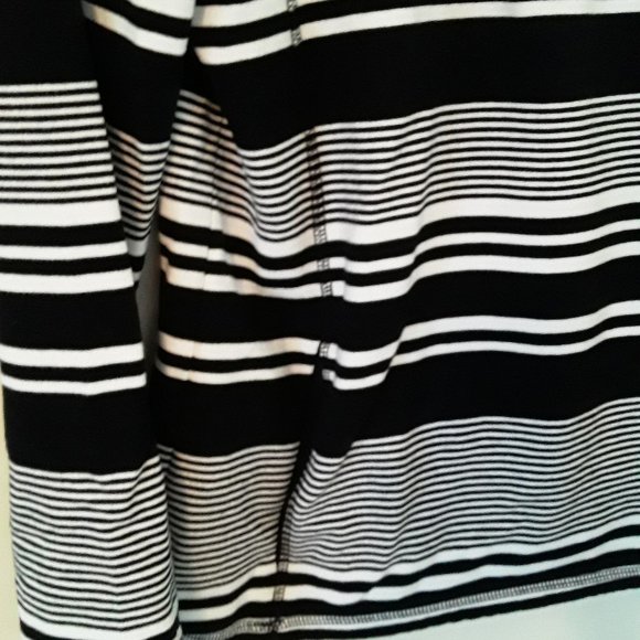 Talbots Sporty Black & White Top Sz. Sp - Picture 6 of 8
